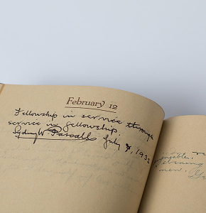 로타리 기록 보관소가 소장한 빛바랜 방명록